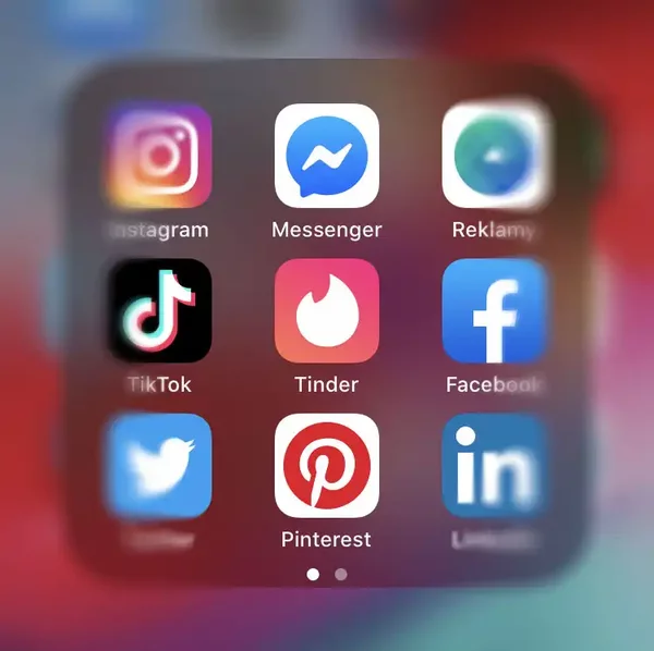 Google a Tinder v hledáčku regulátora EU. Porušují GDPR?